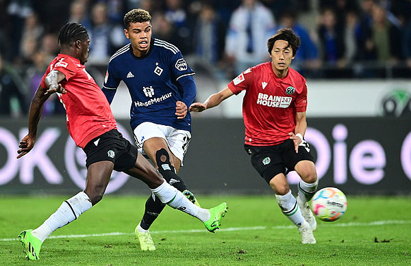 Nicht zu stoppen: "Ransi" Königsdörffer war in der Nachspielzeit bei seinem Solo nicht einzuholen und erzielte den umjubelten 2:1-Siegtreffer.