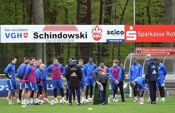 Markus Gisdol gets a point across during training