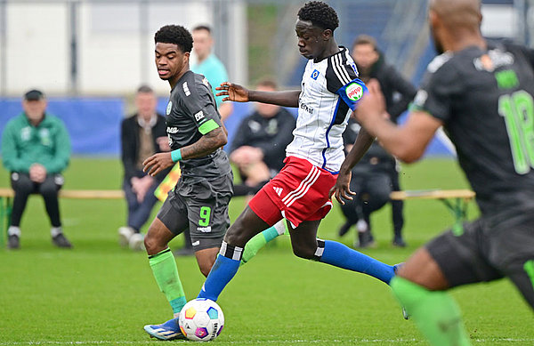 HSV head coach Steffen Baumgart gave young players, like Omar Sillah, the opportunity to prove themselves.