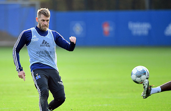 After almost a month on the sidelines, HSV captain Aaron Hunt is back up and running, and in contention for the Dresden game.