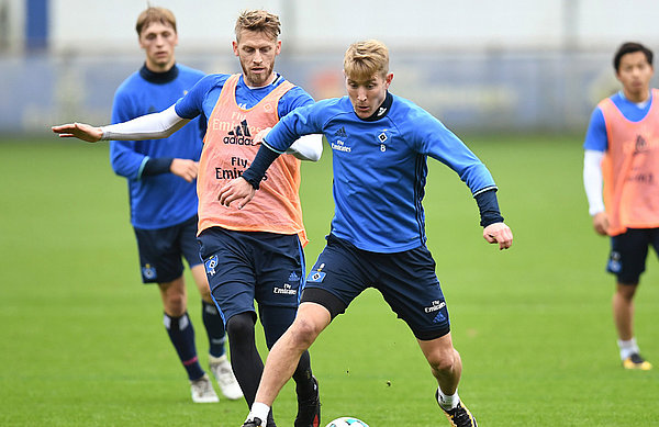 Aaron Hunt and Lewis Holtby working hard during the week.