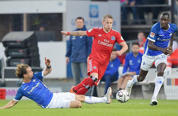 Ein Tor und eine Vorlage: HSV-Mittelfeldantreiber Lewis Holtby war in der ersten Hälfte nicht nur ein Aktivposten, er machte in dieser Pahse des Spiels den Unterschied aus.