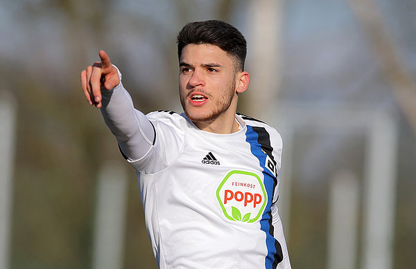 Peter Beke gab die Richtung vor, konnte die 2:4-Niederlage seiner U19 jedoch nicht verhindern. Peter Beke gab die Richtung vor, konnte die 2:4-Niederlage seiner U19 jedoch nicht verhindern.