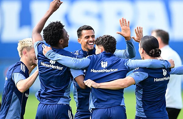 Good Vibes: Robert Glatzel im Kreis der Teamkollegen.