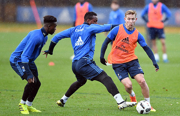 Gideon Jung, Cleber und Lewis Holtby im Training.