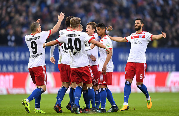 Jubeltraube der HSV-Spieler.