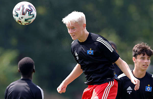 Den Ball fest im Blick: Die U17-Junioren starten am Sonntag mit einem Derby beim FC St. Pauli in die neue Bundesliga-Saison. Den Ball fest im Blick: Die U17-Junioren starten am Sonntag mit einem Derby beim FC St. Pauli in die neue Bundesliga-Saison.