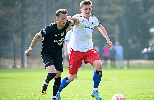 HSV-Angreifer Mikkel Kaufmann erzielte gegen seine dänischen Landsleute den Treffer zum 1:5 und leitete damit die Hamburger Aufholjagd ein.
