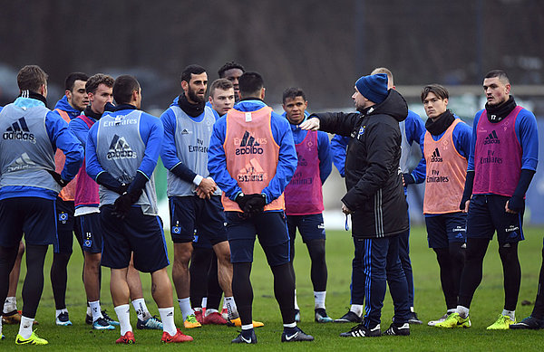 HSV are considering preparing for the important home match against Mainz at with a short training camp.