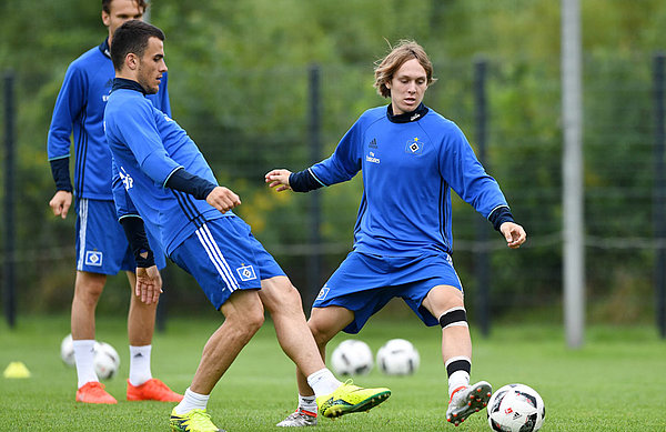 Kostic und Halilovic im Trainingszweikampf.