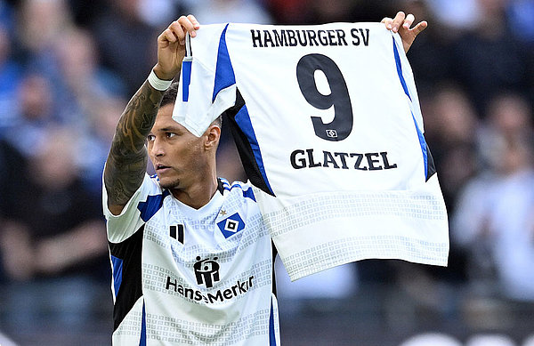 Teamspirit in Reinkultur: Davie Selke widmet sein Tor dem verletzten Robert Glatzel. Teamspirit in Reinkultur: Davie Selke widmet sein Tor dem verletzten Robert Glatzel.