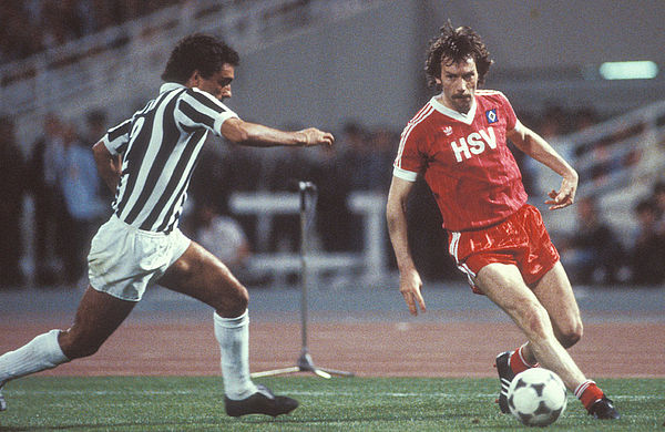 Sein größter Erfolg: Jürgen Groh gehörte zur Mannschaft die Juventus Turin im Europapokalfinale mit 1:0 bezwang. Jürgen Groh im Zweikampf mit einem Spieler von Juventus Turin im Landesmeisterfinale 1983.