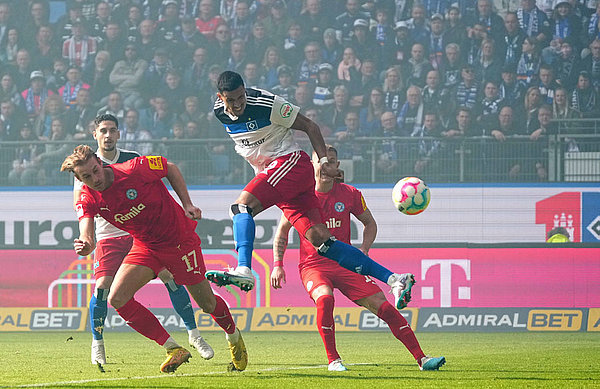 Eine von mehreren guten Glatzel-Aktionen in der ersten Halbzeit, doch das 1:0 wollte dabei nicht herausspringen.