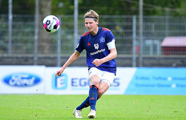 Bei der U21 des Hamburger SV nimmt Hornschuh von Beginn an eine tragende Rolle ein.