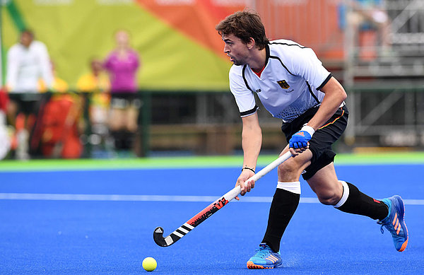 Tobias Hauke bei den Olympischen Sommerspielen 2016 in Rio de Janeiro am Ball.