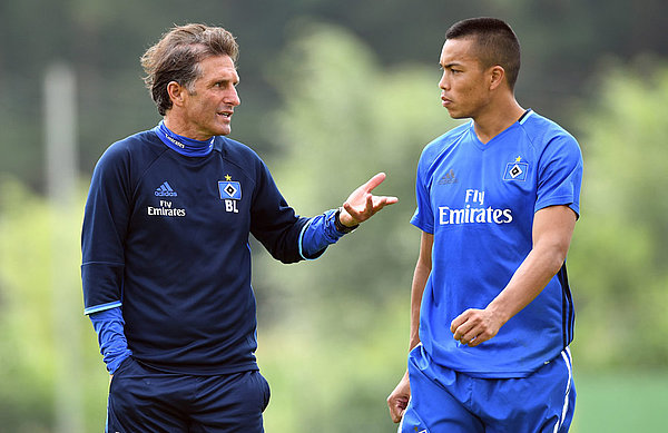 Bruno Labbadia im Gespräch mit Bobby Wood.