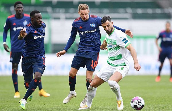Greuther Fürth found it difficult to fashion any chances in the second half, hounded and harried at any opportunity by the Rothosen.