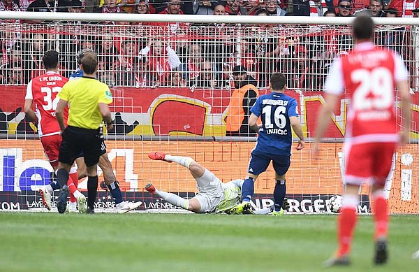 Robert Zulj puts Union Berlin ahead early in the second half.
