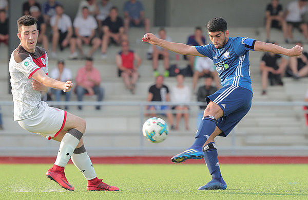 Satt getroffen: Erjanik Ghubasaryan (r.) und der Moment des 2:2-Ausgleichs. Satt getroffen: Erjanik Ghubasaryan (r.) und der Moment des 2:2-Ausgleichs.