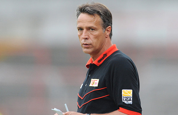 Die längste Etappe seiner Trainerkarriere verbrachte Uwe Neuhaus bei Union Berlin. Für die "Eisernen" stand er in 253 Pflichtspielen an der Seitenlinie. Uwe Neuhaus an der Seitenlinie.