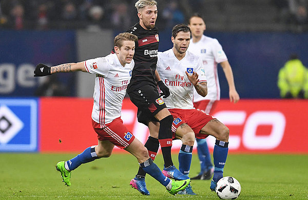 Holtby and Diekmeier battle Cologne’s Kampl.