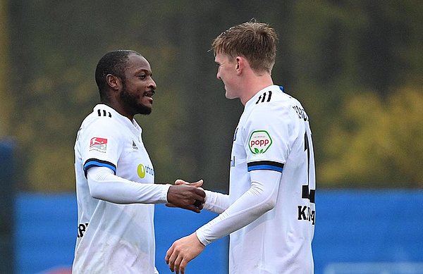 Co-production: Kaufmann (right) set up a total of three goals. Once Kinsombi (left) made a successful save. Changeovers and even more goals in half-time 2 Co-production: Kaufmann (right) set up a total of three goals. Once Kinsombi (left) made a successful save. Changeovers and even more goals in half-time 2
