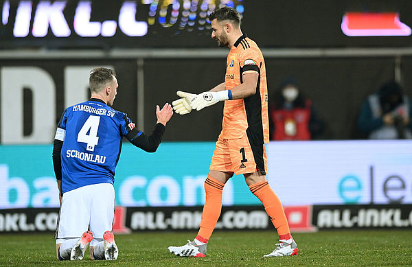 HSV-Keeper Daniel Heuer Fernandes und Abwehrchef Sebastian Schonlau hatten in der Anfangsphase mehr zu tun als gewünscht. HSV-Keeper Daniel Heuer Fernandes und Abwehrchef Sebastian Schonlau hatten in der Anfangsphase mehr zu tun als gewünscht.