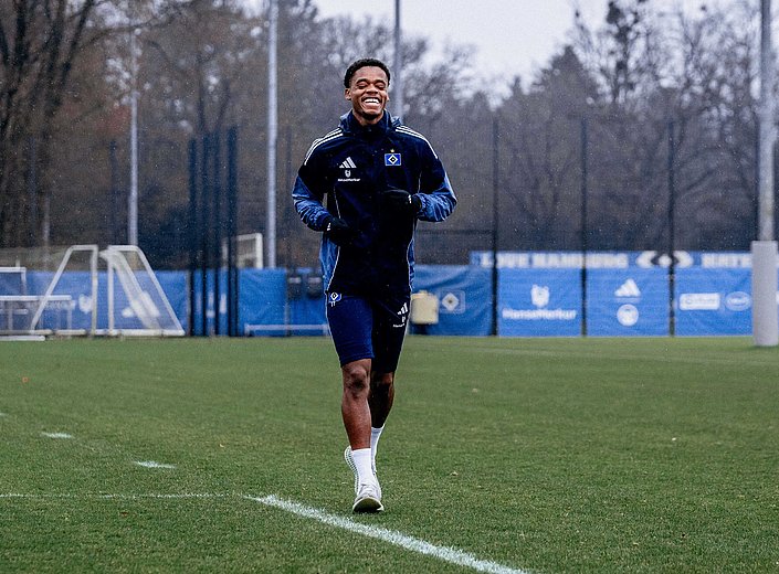Warmed Omari erstmals auf dem Trainingsplatz
