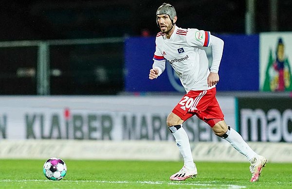 Klaus Gjasula stand in dieser Saison bis dato in zwölf Zweitligaspielen auf dem Platz. Elf Partien verpasste der Albaner aufgrund seines Innenbandrisses. Klaus Gjasula blickt auf das Spielgeschehen.