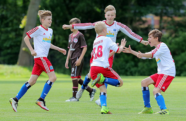 Beim Derby-Sieg gegen den FC St. Pauli war der Jubel bei den HSV-Nachwuchskickern groß. Beim Derby-Sieg gegen den FC St. Pauli war der Jubel bei den HSV-Nachwuchskickern groß.