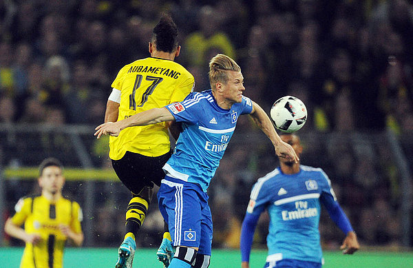 Dortmund’s Aubameyang was often in the spotlight before the break but HSV (here Ostrzolek) battled hard to quell his threat.