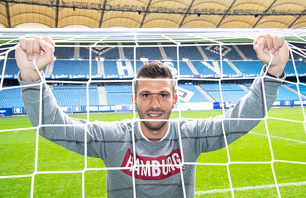 Der 1,88 Meter große Keeper Heuer Fernandes im Volksparkstadion.