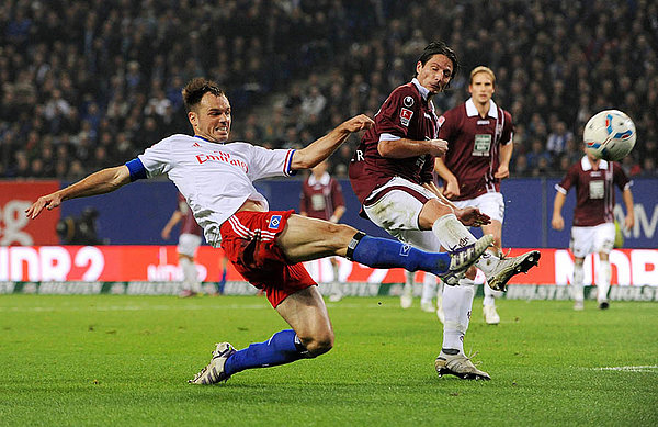 Im bis dato letzten Duell im Volksparkstadion siegte der HSV am 30. Oktober 2011 trennten sich Heiko Westermann und Alexander Bugera mit einem 1:1-Unentschieden.