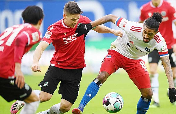 Gegen defensiv sehr kompakte Gäste gab es für Dudziak und den HSV oftmals kaum ein Durchkommen. Gegen defensiv sehr kompakte Gäste gab es für Dudziak und den HSV oftmals kaum ein Durchkommen.