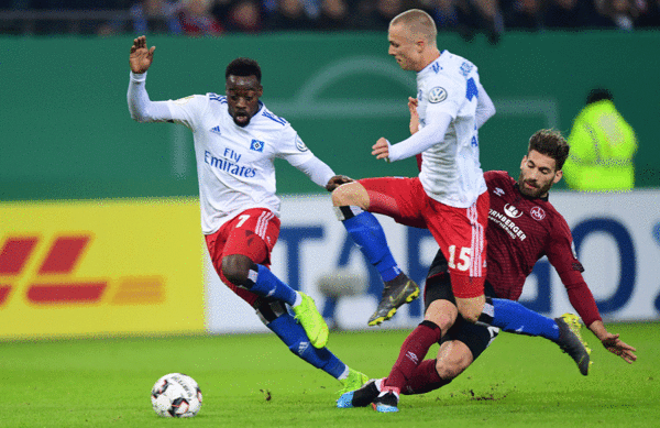 Nürnberg had to rely on fouls to break up quick Hamburg attacks. Valentini picked up a first-half yellow card for this foul on Fiete Arp.