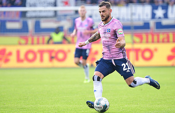 Schon neun Mal legte er seinen Mitspielern Tore auf und ist damit der Top-Vorlagengeber des HSV: Tim Leibold