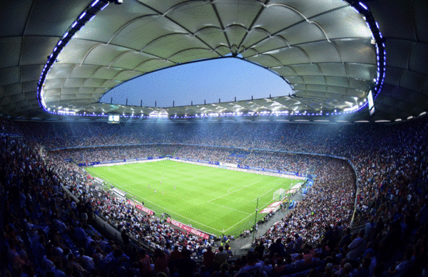 Montagabend, Flutlicht, Erster gegen Zweiter - das Heimspiel gegen den 1. FC Köln wirft seine Schatten voraus. Montagabend, Flutlicht, Erster gegen Zweiter - das Heimspiel gegen den 1. FC Köln wirft seine Schatten voraus.