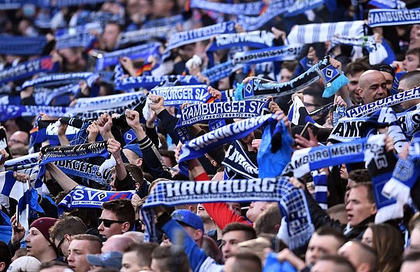 Fankurve beim Heimspiel des HSV. 