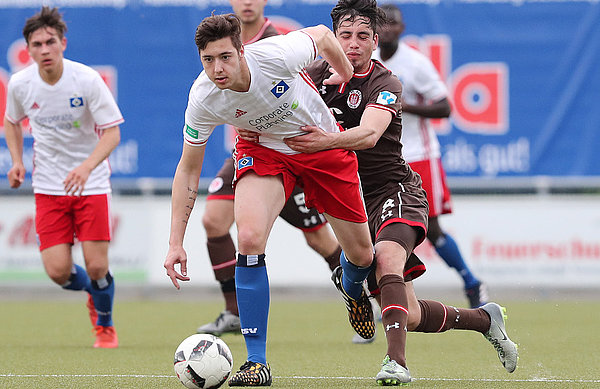 Patrick Storb (l.) kam spät ins Spiel und sorgte noch einmal für Wirbel.