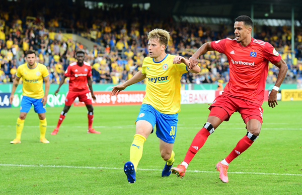 Robert Glatzel in action in the first round against Eintracht Braunschweig Robert Glatzel in action in the first round against Eintracht Braunschweig