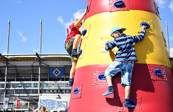 Für die Kids hält das Volksparkfest mal wieder zahlreiche Attraktionen zum Austoben bereit. Für die Kids hält das Volksparkfest mal wieder zahlreiche Attraktionen zum Austoben bereit.