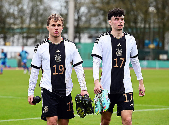 Deutsche U19 unterliegt mit HSV-Duo