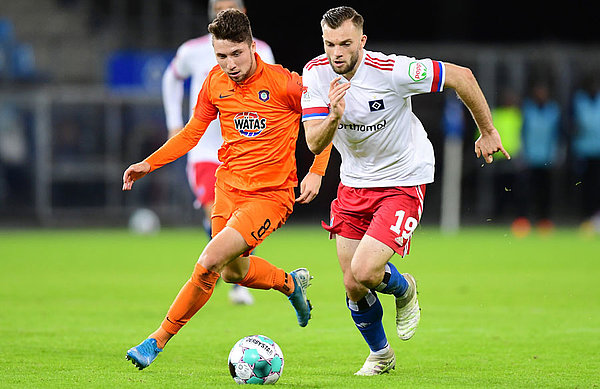Trug mit seinem Treffer zum 1:0 und seiner Vorlage zum 2:0 maßgeblich zum Erfolg der Rothosen bei: Manuel Wintzheimer. Trug mit seinem Treffer zum 1:0 und seiner Vorlage zum 2:0 maßgeblich zum Erfolg der Rothosen bei: Manuel Wintzheimer.