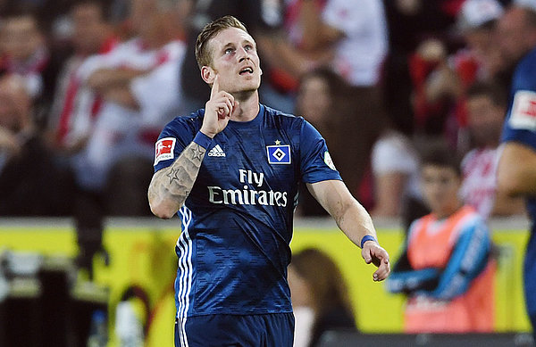 Andre Hahn celebrates his first goal for HSV.