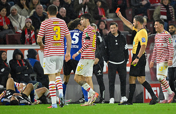 Strittige Szenen prägten eine spektakuläre zweite Hälfte, in der der HSV zwei Platzverweise gegen sich hinnehmen musste.
