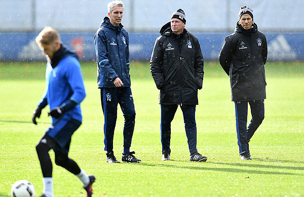 Alles im Blick: Markus Gisdol und seine Co-Trainer Frank Kaspari (l.) und Frank Fröhling (r.).