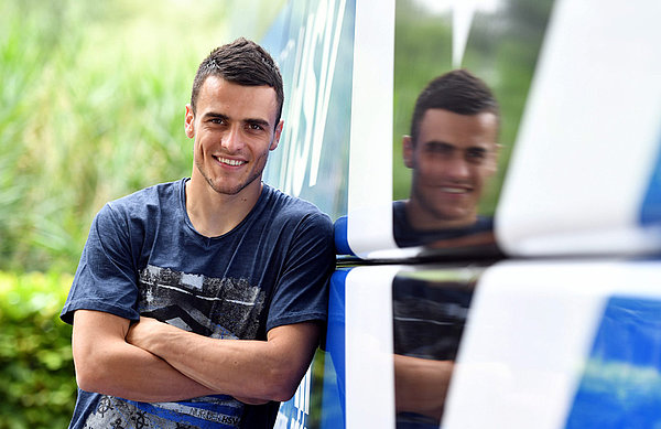 Filip Kostic im Trikot des HSV am Ball.