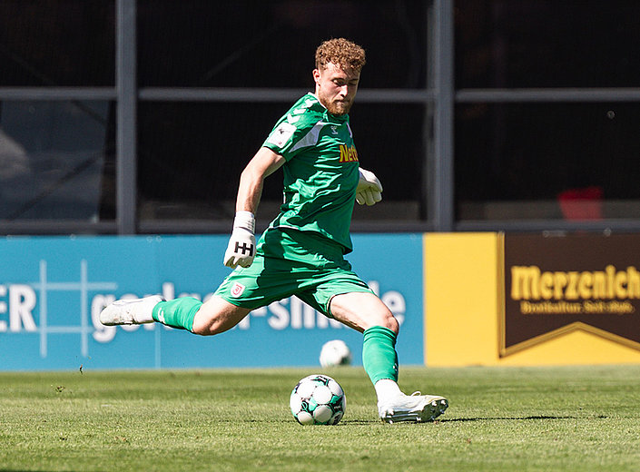 Hannes Hermann feiert Profidebüt in Regensburg