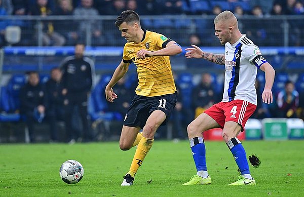 Swedish striker Alexander Jeremejeff has hardly hit the ground running in German football, but could cause the Hamburg backline trouble with his height and strength.