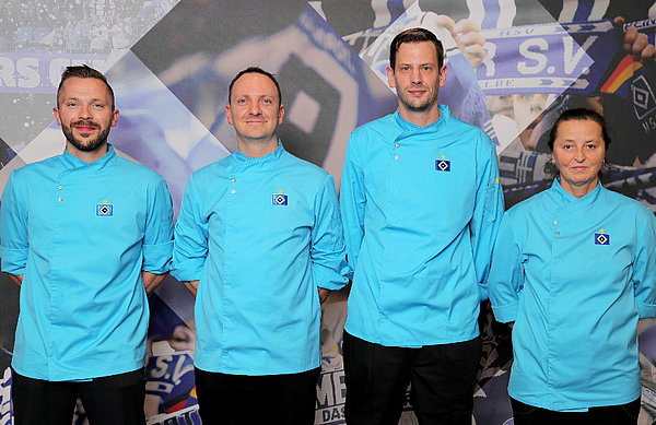 Das Mensa-Team um Küchen-Chef Ludwig Ernst (l.). Frank Kuffky, Stephen Bennett und Bozena Krüger (v.l.r.). Küchenteam von Ludwig Ernst.